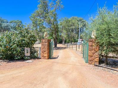 3 Tower Road, Roleystone WA 6111