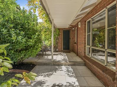 28 Connaught Gardens, Canning Vale WA 6155
