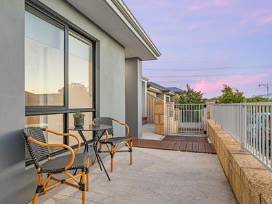 10 Manarola Loop, Coogee WA 6166