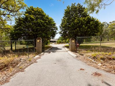 8 Mckenize Grove, Kelmscott WA 6111