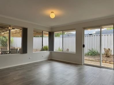 12 Amulla Court, Halls Head WA 6210