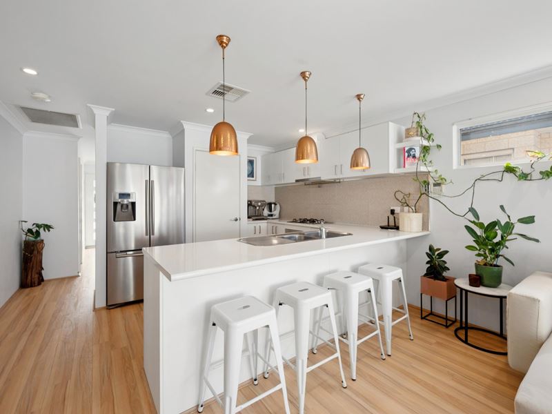 8/25 Gicha Close, Lake Coogee WA 6166