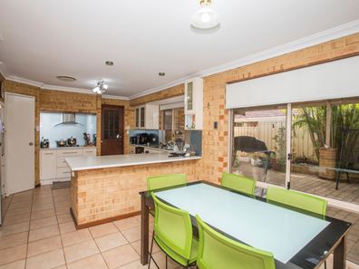 6 Burgandy Court, Thornlie WA 6108