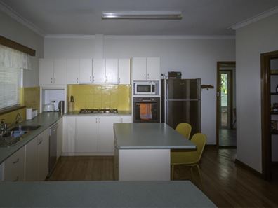 8 Memorial Avenue, Mukinbudin WA 6479