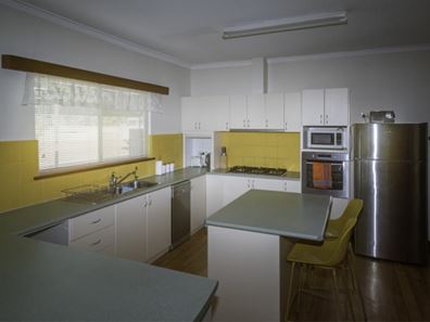 8 Memorial Avenue, Mukinbudin WA 6479