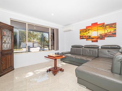15 Frampton Crescent, Canning Vale WA 6155