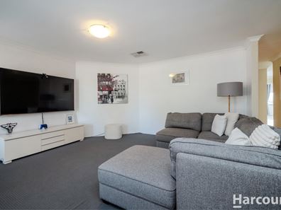 11 Shiralee Bend, Carramar WA 6031