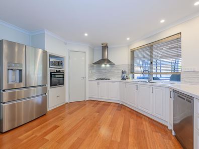 67 Campbell Road, Canning Vale WA 6155