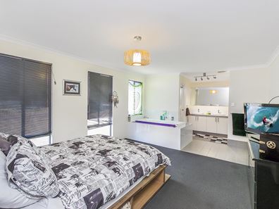15 Templetonia Rise, Lake Coogee WA 6166