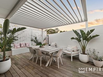 22 Redwood Crescent, Melville WA 6156