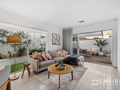 22 Redwood Crescent, Melville WA 6156