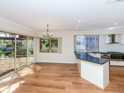19 Plympton Mews, Hillarys WA 6025