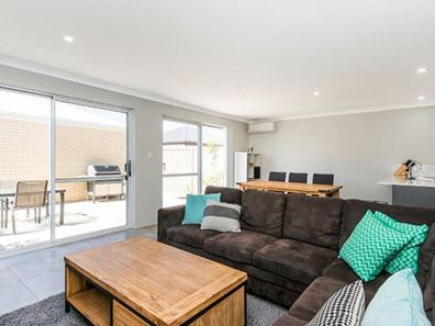 121 Broadway Boulevard, Piara Waters WA 6112