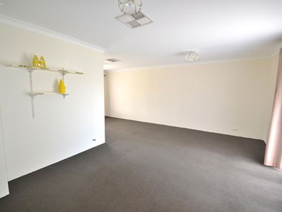 45 Ravenscroft Way, Kelmscott WA 6111