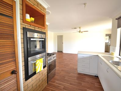 45 Ravenscroft Way, Kelmscott WA 6111
