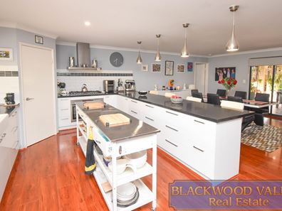 25 Democrat Close, Kangaroo Gully WA 6255