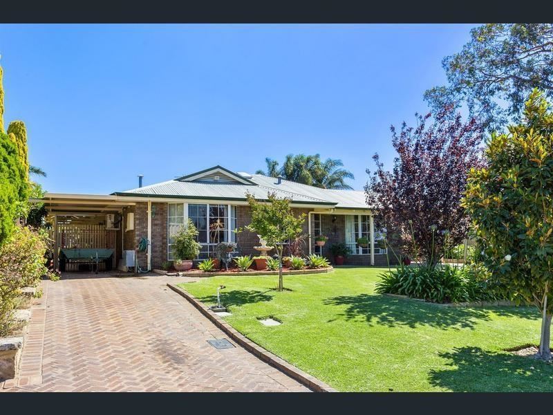 61 The Crest, Woodvale WA 6026