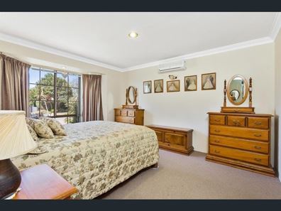 61 The Crest, Woodvale WA 6026