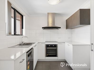 30/10 Whitlock Road, Queens Park WA 6107