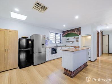 1/2 Gillark Street, Dudley Park WA 6210