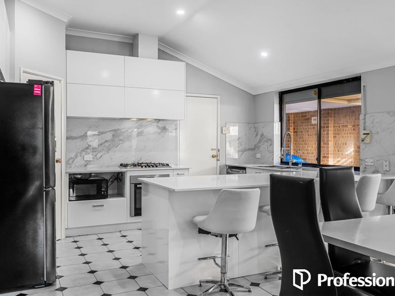 20 Adelphi Court, Marangaroo WA 6064