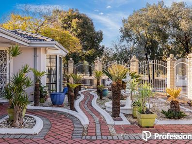 20 Adelphi Court, Marangaroo WA 6064