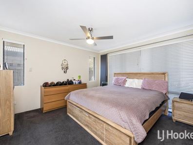 5 Marsdenia Road, Halls Head WA 6210