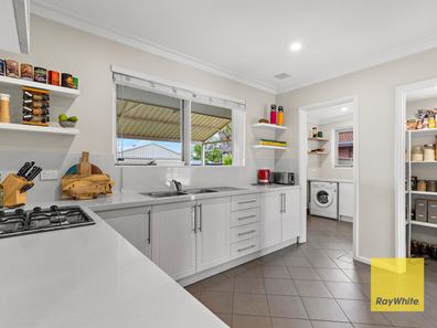 27 Glyndebourne Avenue, Thornlie WA 6108