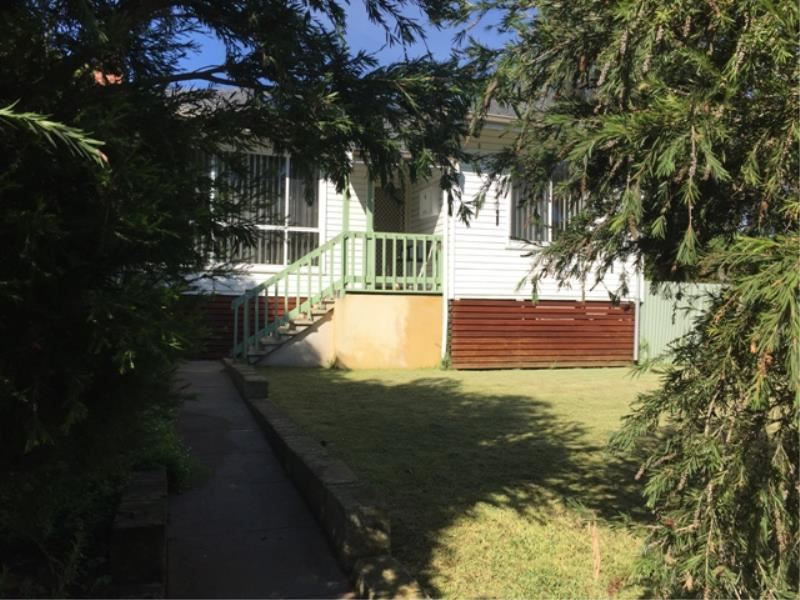 12 Hewison Road, Medina WA 6167