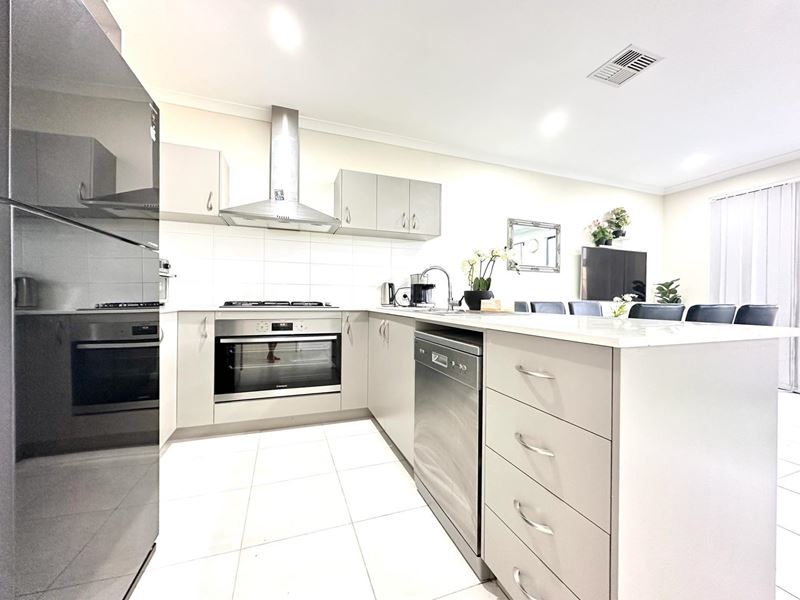 35 Marwood Circuit, Success WA 6164