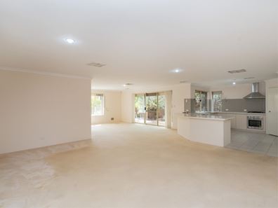 2 Hinkler Loop, Maylands WA 6051