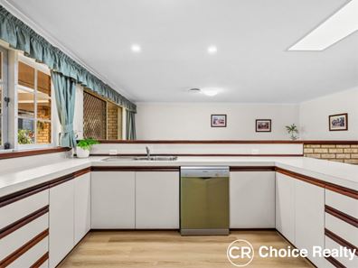 10 Woodlea Crest, Leeming WA 6149