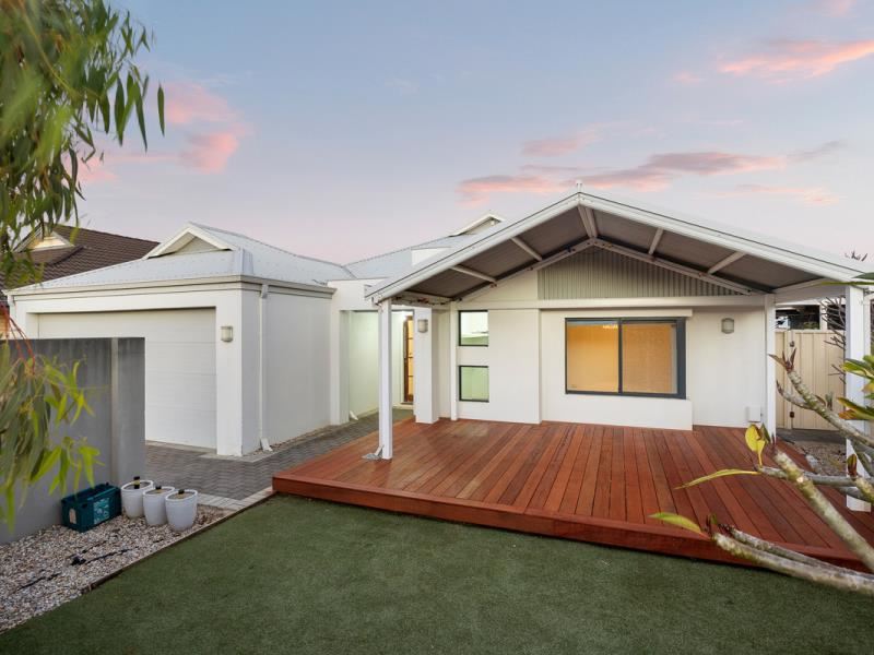 11 Cronulla Road, Secret Harbour WA 6173