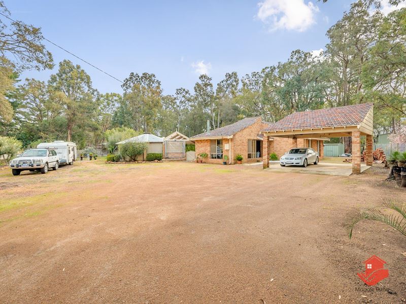 8 Spring Road, Roleystone WA 6111