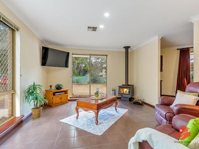 8 Spring Road, Roleystone WA 6111