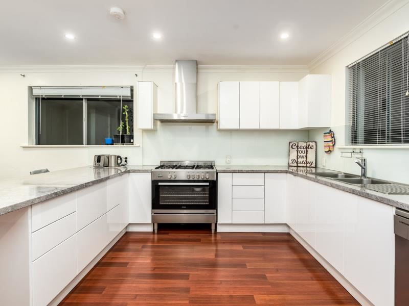 400 Warwick Road, Warwick