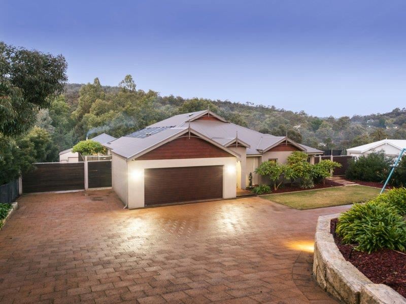 21 Brora Grove, Boya