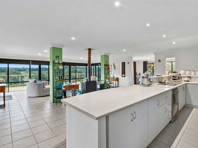 33 Statesmen Court, Kangaroo Gully WA 6255