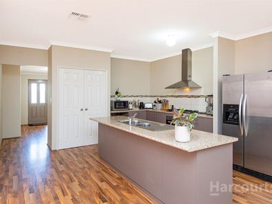 6 Orania Pass, Halls Head WA 6210