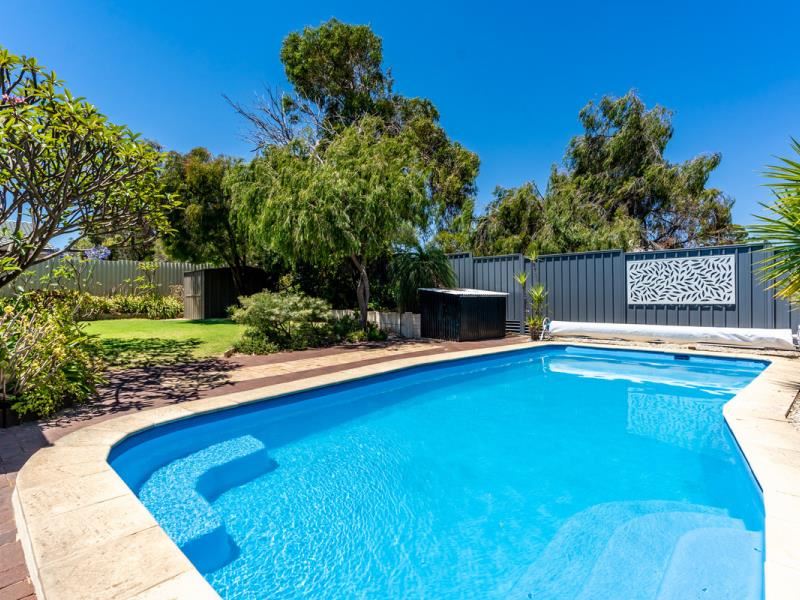 16 Mapleton Place, Duncraig