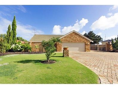 23 Cambria Island Retreat, Halls Head WA 6210