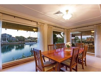23 Cambria Island Retreat, Halls Head WA 6210
