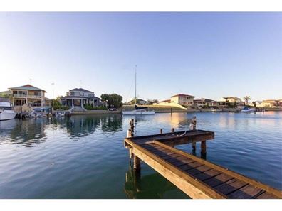 23 Cambria Island Retreat, Halls Head WA 6210