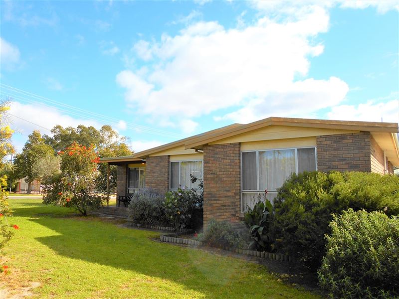 1 Railway Crescent, Gnowangerup