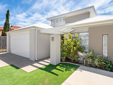 16 Sugarwood Terrace, Halls Head WA 6210