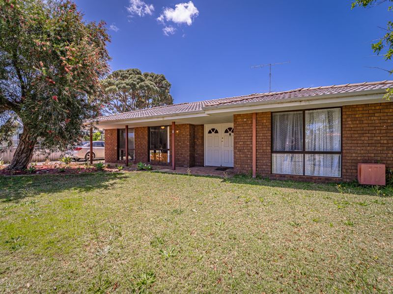 8 Cowan Place, Safety Bay WA 6169