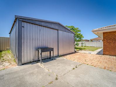 8 Cowan Place, Safety Bay WA 6169