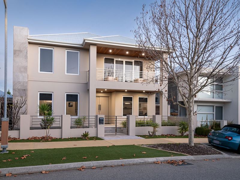 15 Martinique Mews, Hillarys