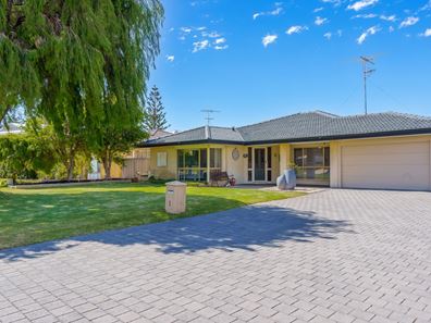 1 Admiralty Crescent, Halls Head WA 6210