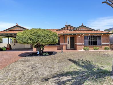 8 Lacebark Court, Halls Head WA 6210